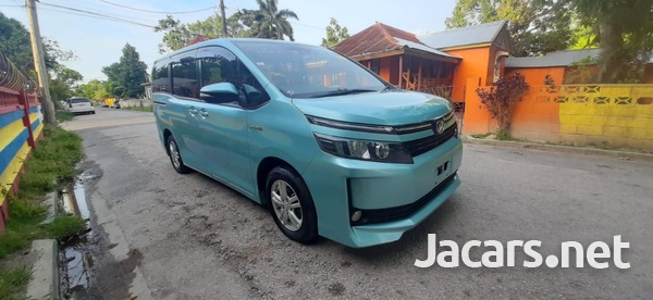 Toyota Voxy 2,0L 2017