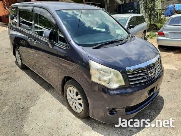 Toyota Voxy 3,0L 2010