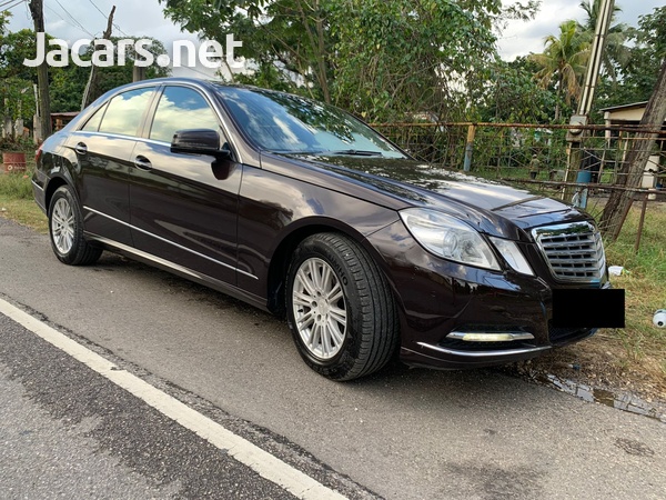 Mercedes-Benz E-Class 0,6L 2012