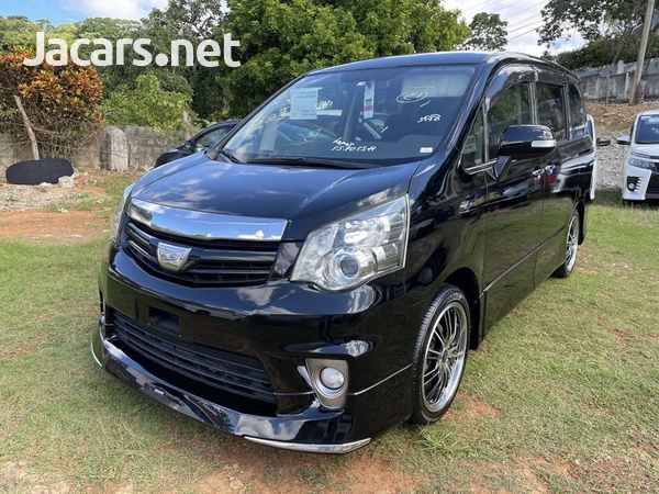 Toyota Noah 2,0L 2013
