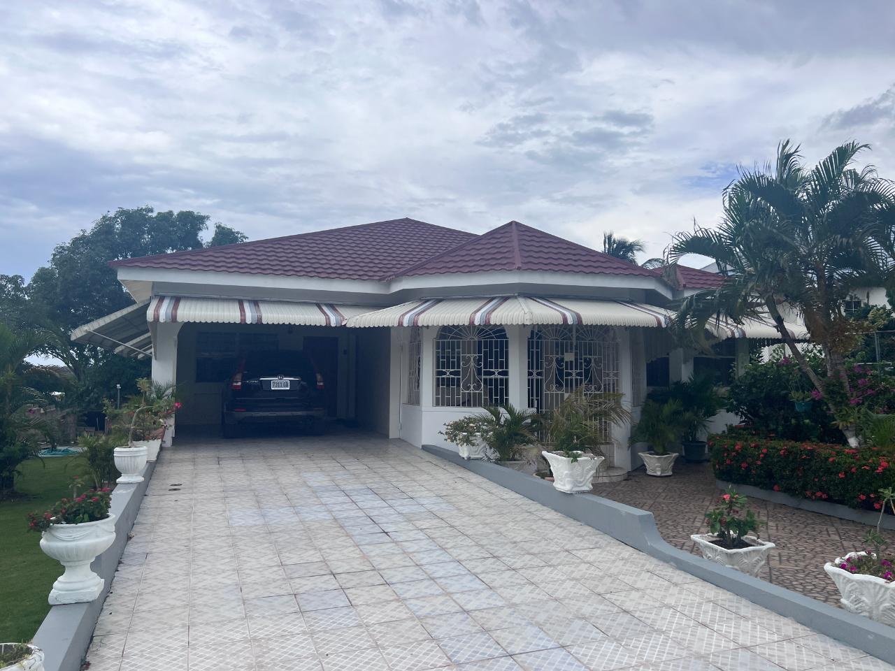 House for Sale   May Pen
