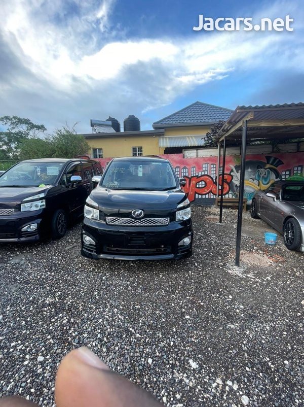 Toyota Voxy 2,0L 2013