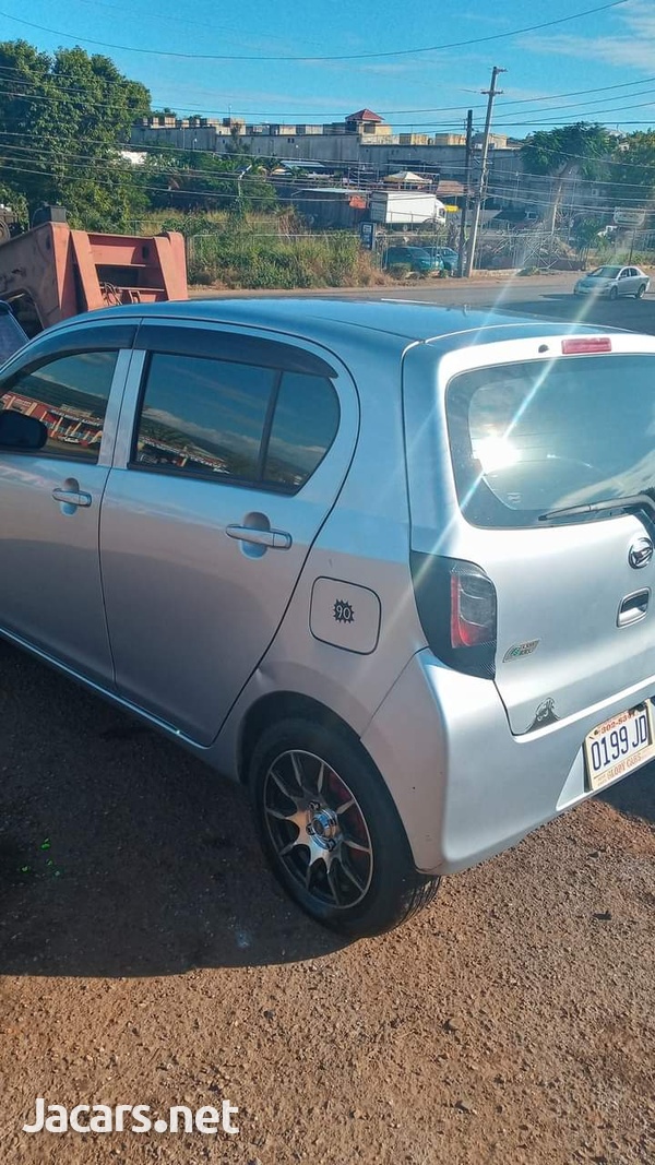 Daihatsu MIRA 0,7L 2012
