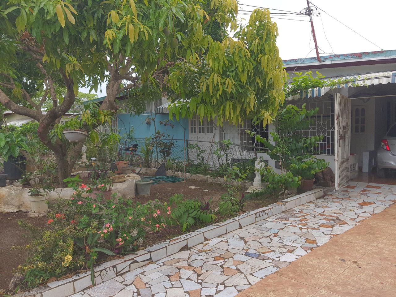 House for Sale   May Pen