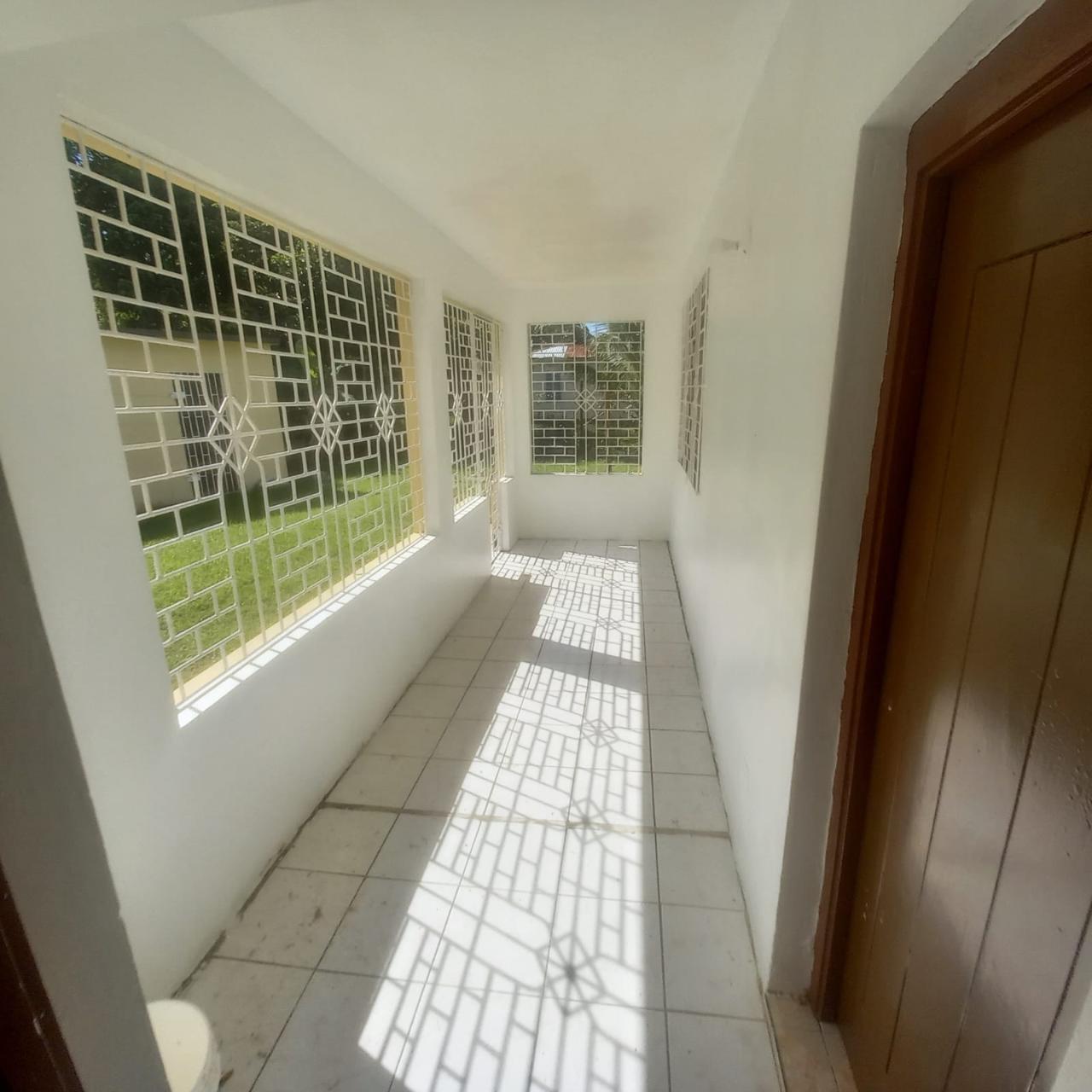 House for Sale   White House WD