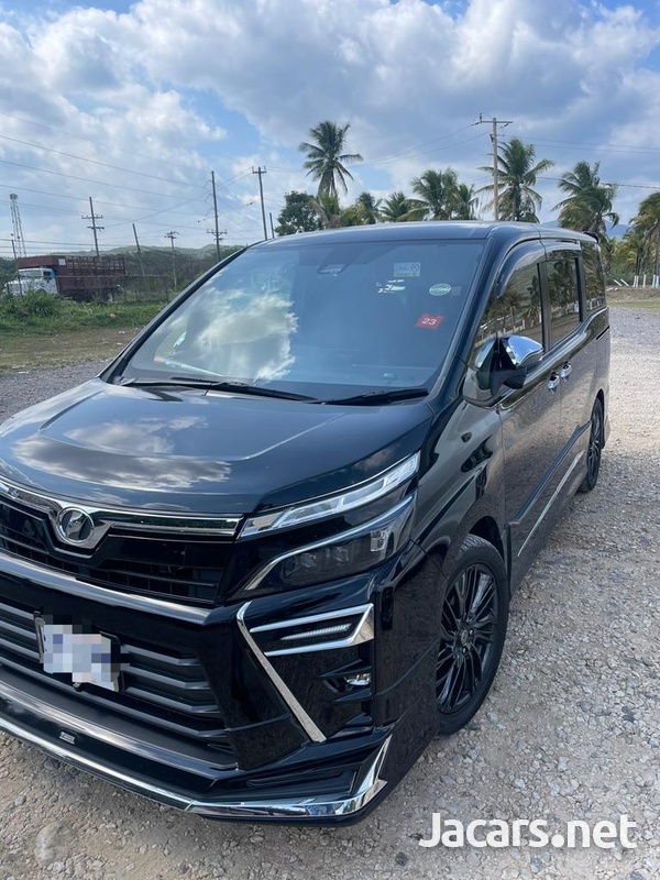 Toyota Voxy 2,0L 2018