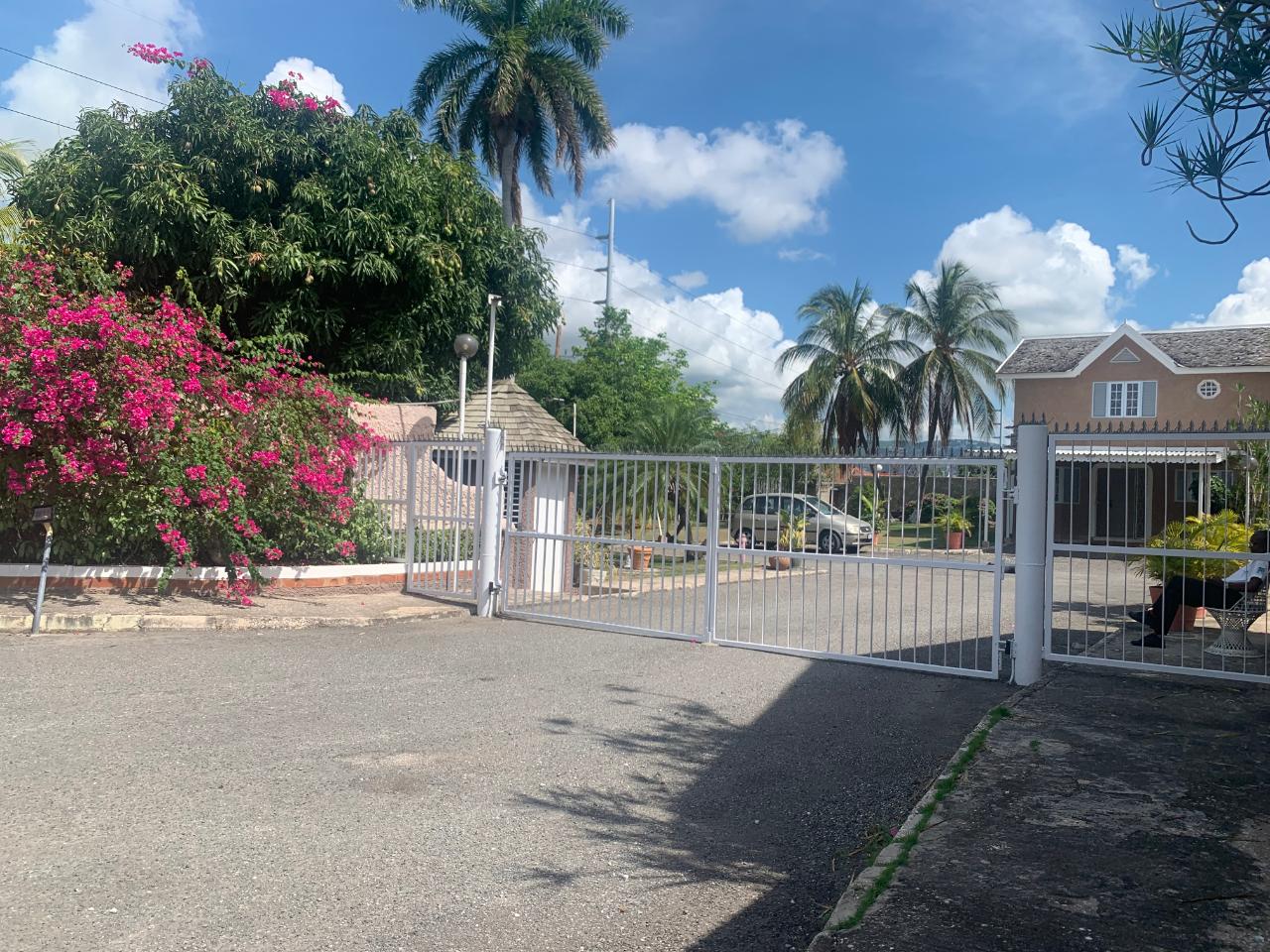 Townhouse for Sale   Kingston 10