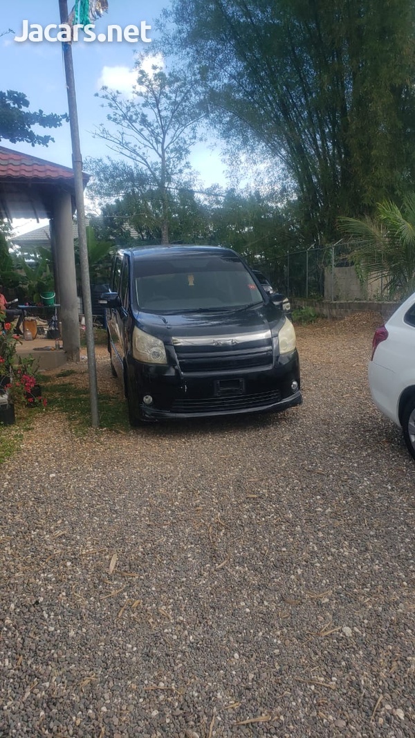 Toyota Noah 2,0L 2010