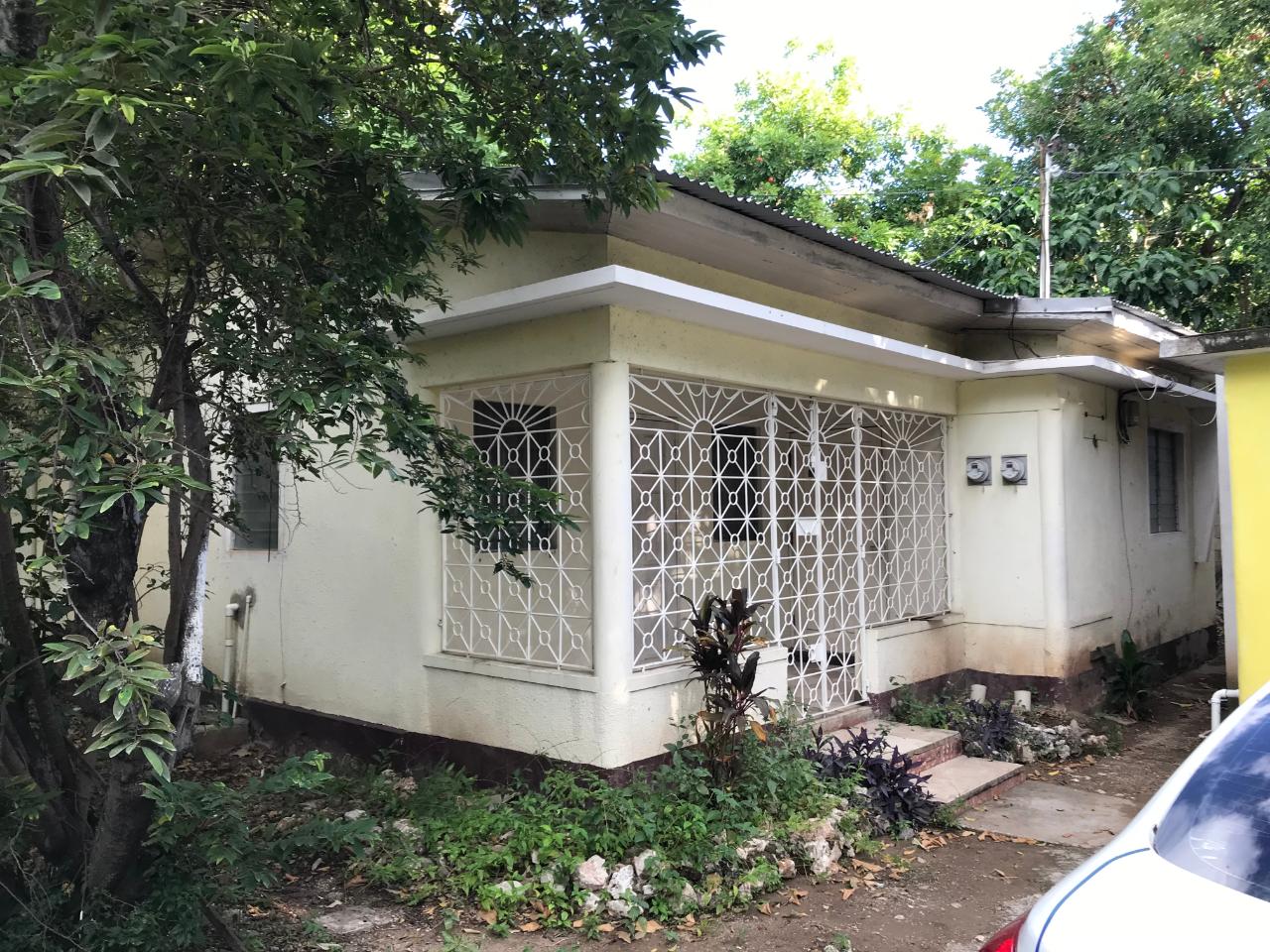 House for Sale   Kingston 10