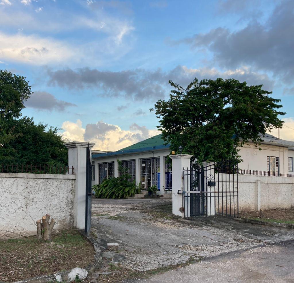 House for Sale   Kingston 8