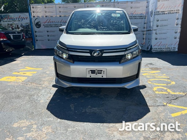 Toyota Noah 2,0L 2016