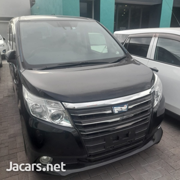 Toyota Noah 2,0L 2016