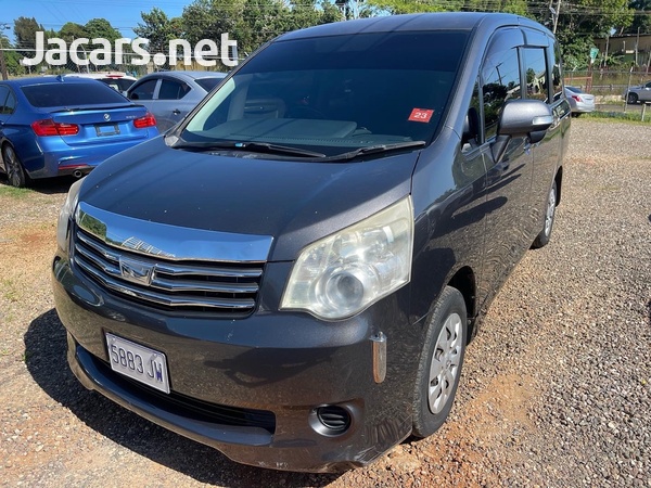 Toyota Noah 1,8L 2010