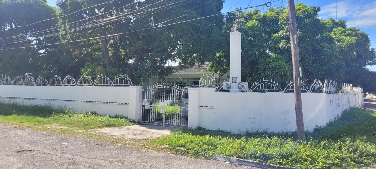 House for Sale   Kingston 10