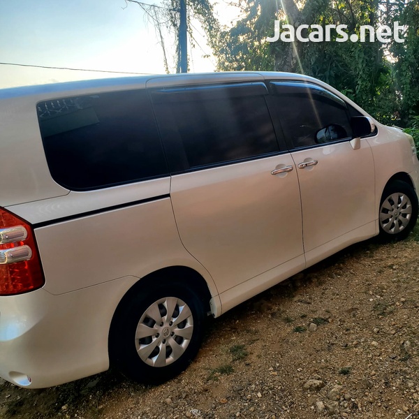 Toyota Noah 1,7L 2011