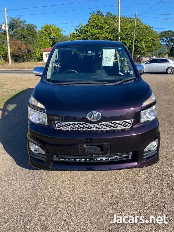 Toyota Voxy 2,0L 2013