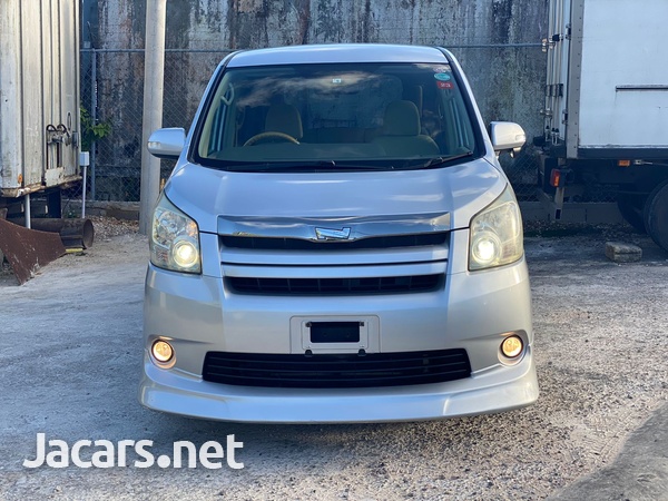 Toyota Noah 2,0L 2010