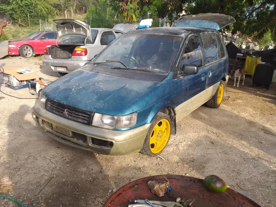 1997 Mitsubishi RVR