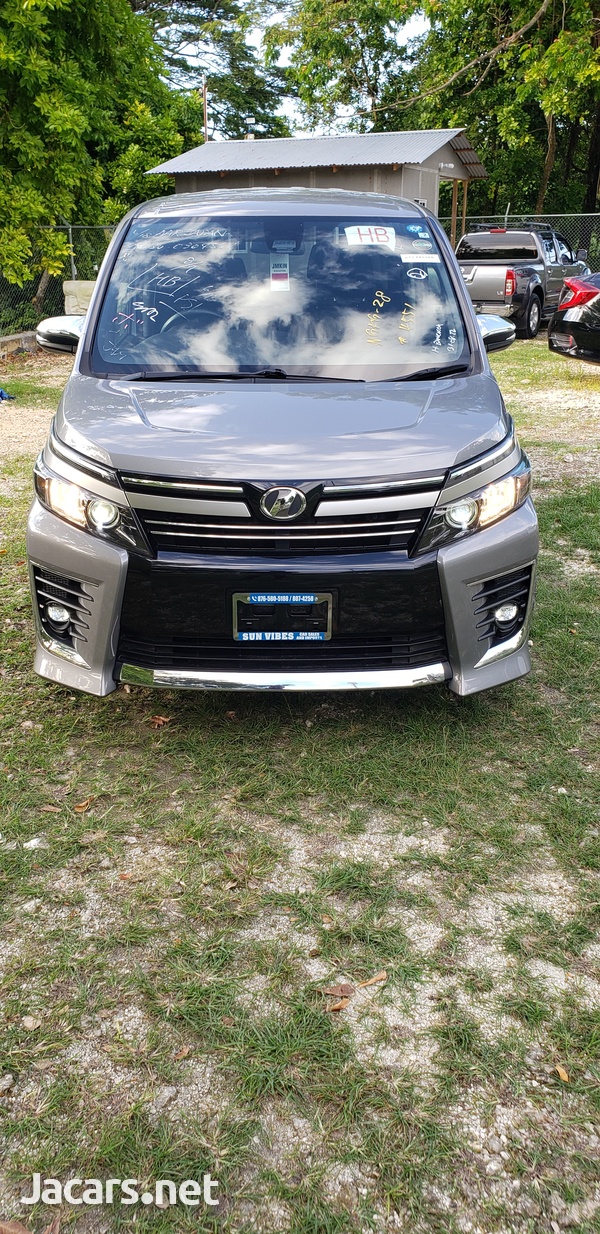 Toyota Voxy 2,0L 2017