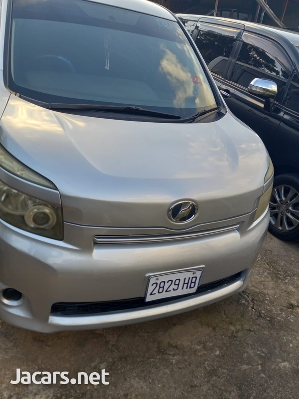 Toyota Voxy 2,0L 2010