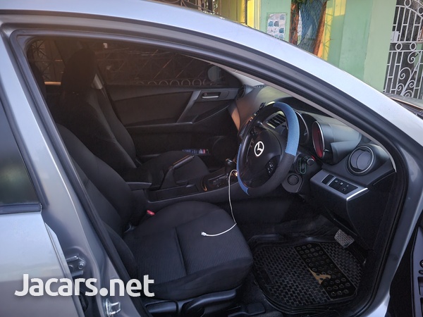 Mazda Axela 2,0L 2012