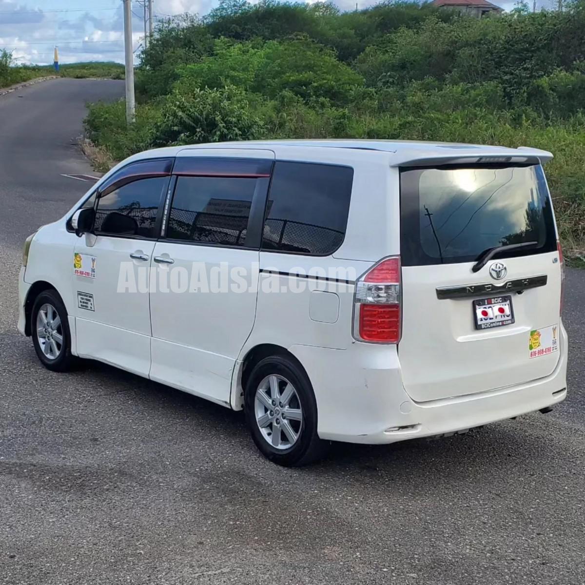 2010 Toyota Noah S