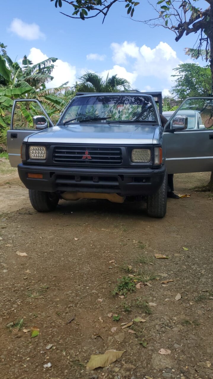 For Sale: 2000 Mitsubishi L200