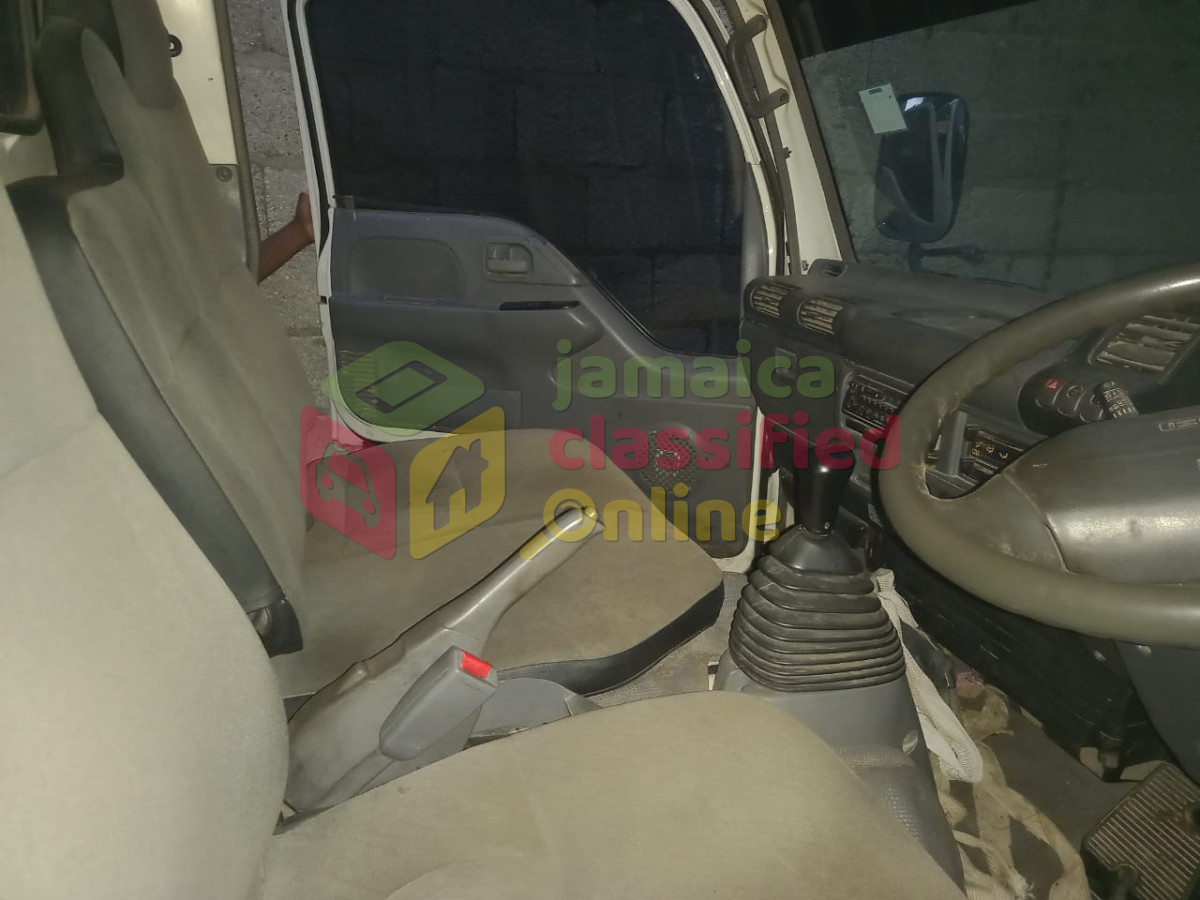 For Sale: 2004 Isuzu Truck