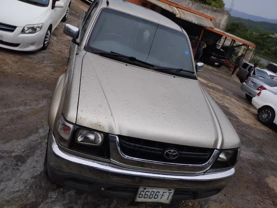 2004 Toyota Hilux