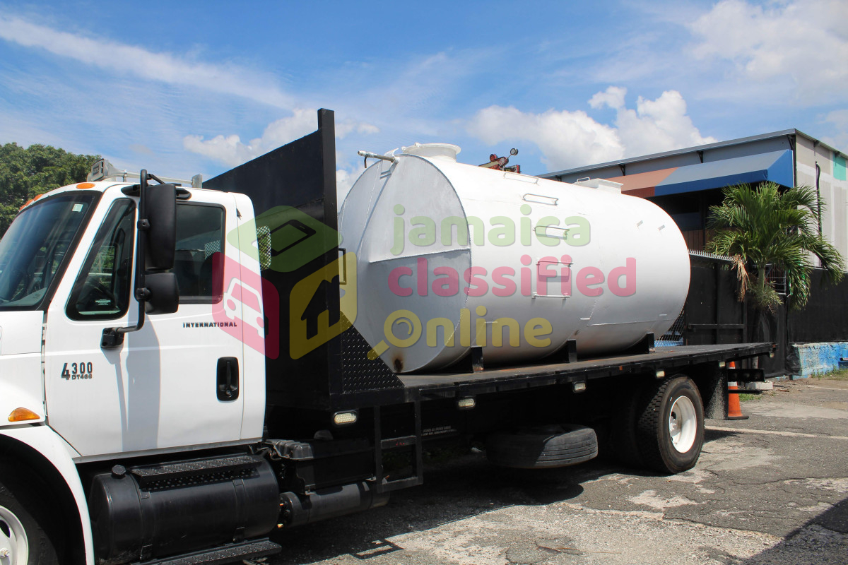 For Sale: 2005 International Trailer Truck