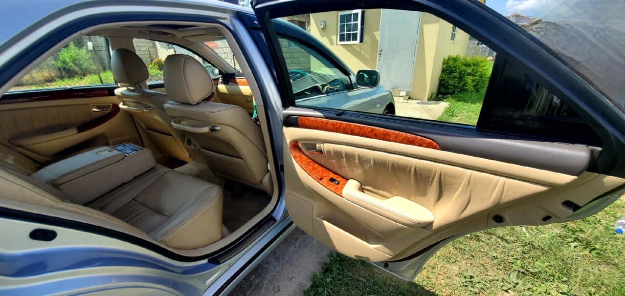 For Sale: 2005 Toyota Crown Royal Saloon