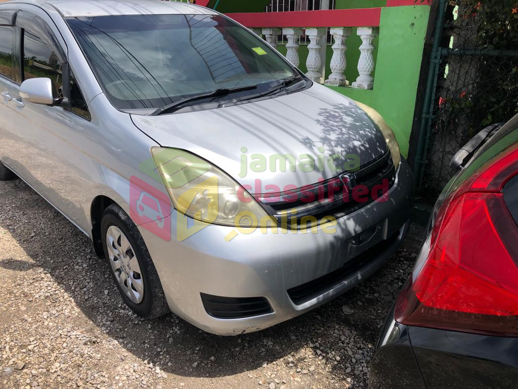 For Sale: 2006 Toyota ISIS