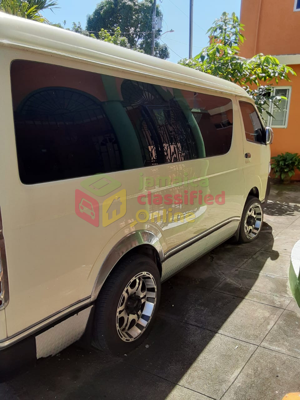 For Sale: 2009 HIACE BUS