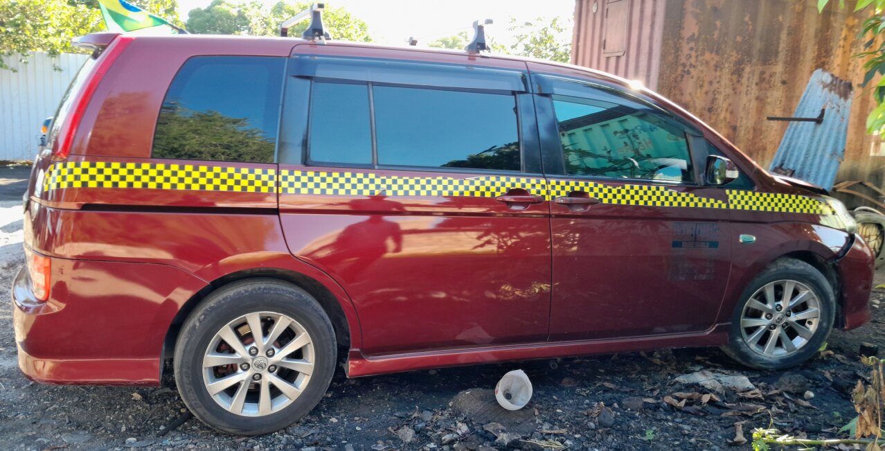 For Sale: 2009 TOYOTA ISIS 700K NOW!