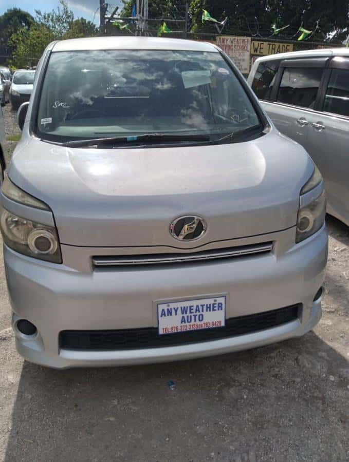 2010 toyota voxy