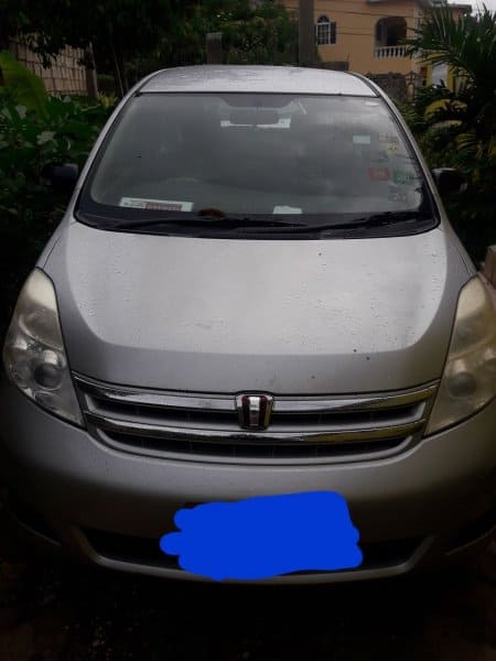 2010 Toyota Isis