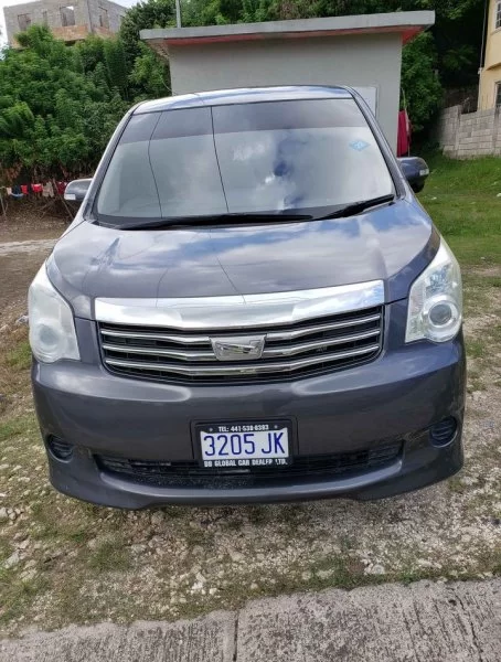 2011 Toyota Noah