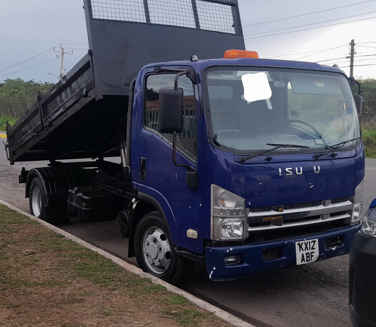 For Sale: 2012 IZUZU 7.5ton TIPPER 3.9