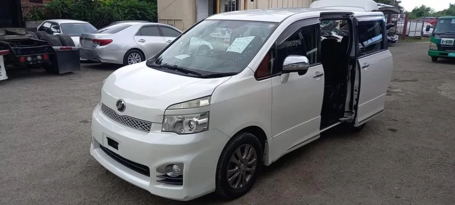 2013 /2012 Toyota voxy