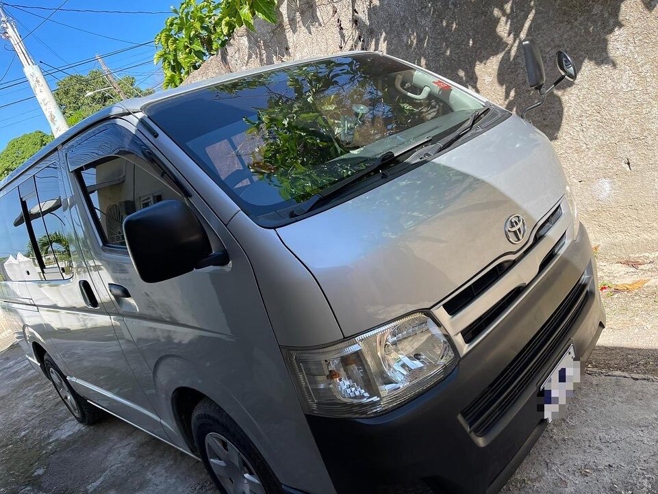 For Sale: 2013 HIACE BUS FOR SALE