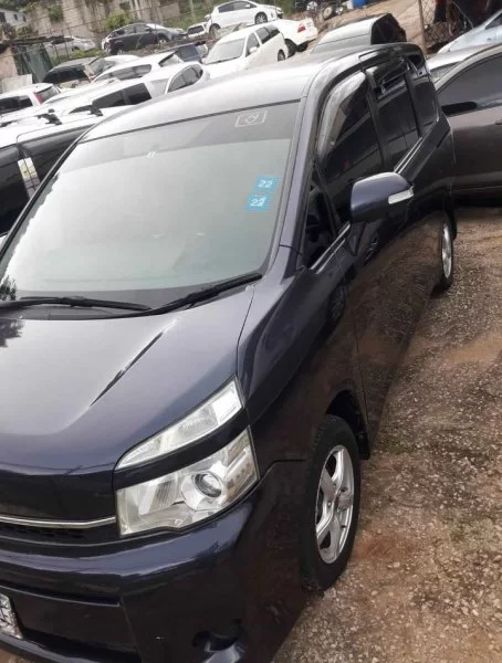 2013 Toyota voxy