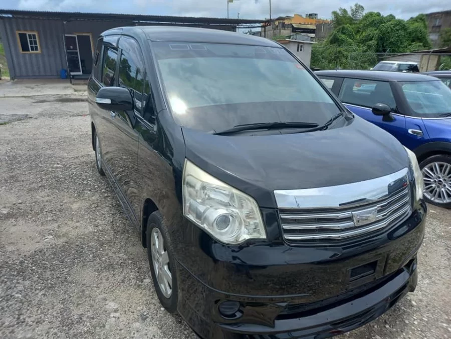 2013 Toyota Noah