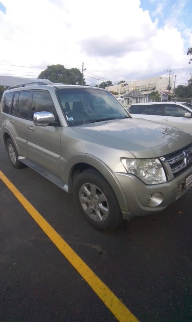 For Sale: 2014 Mitsubishi Pajero