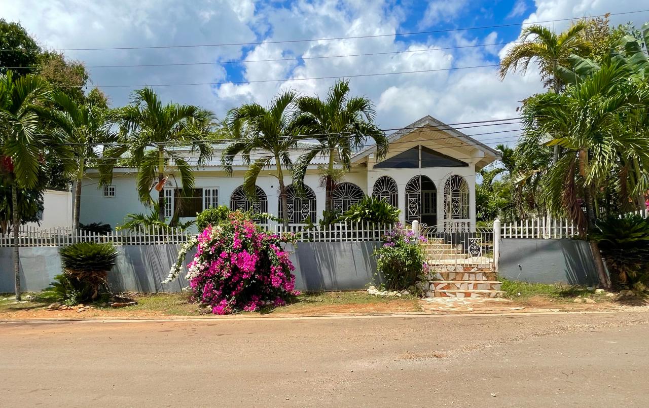 House for Sale   Linstead