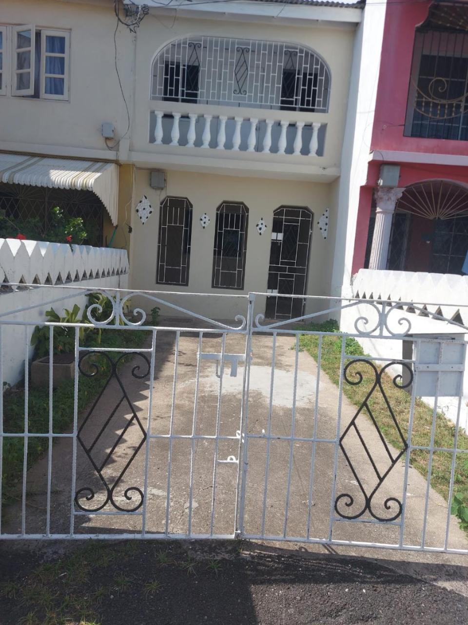 Townhouse for Rent   Kingston 20