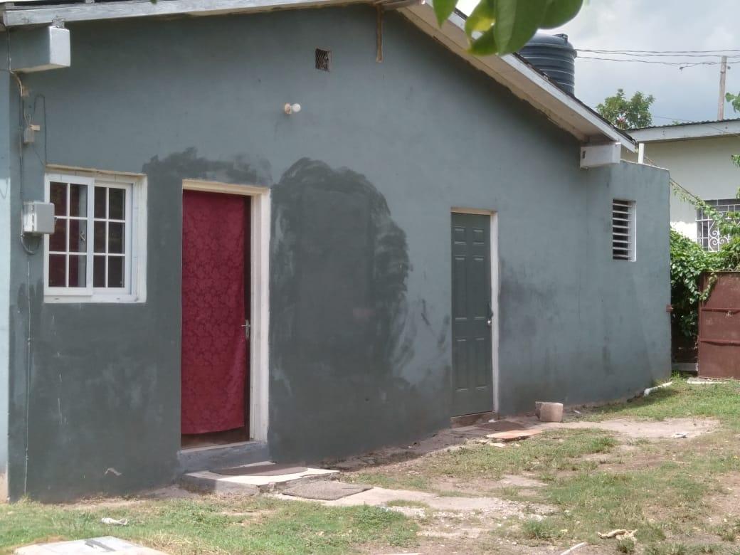 House for Sale   Kingston 8