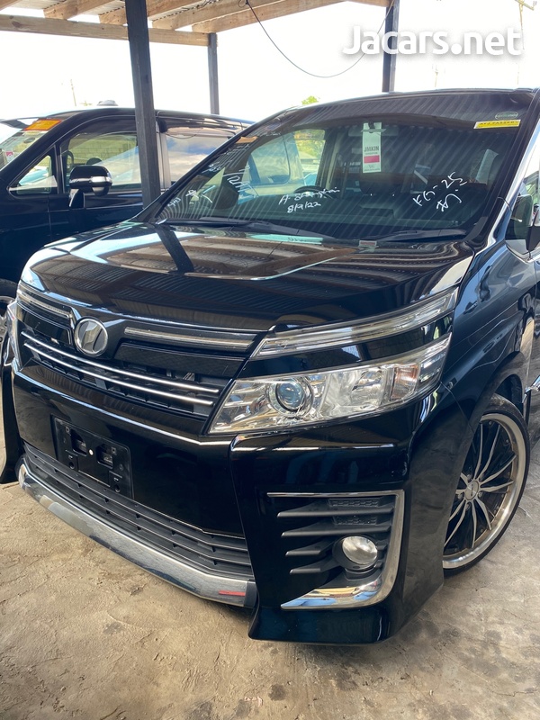 Toyota Voxy 2,0L 2015