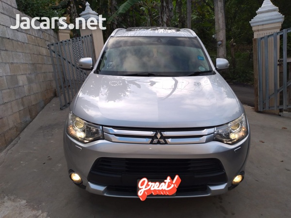 Mitsubishi Outlander or Airtrek 2,0L 2015