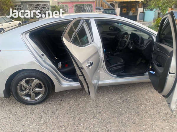Hyundai Elantra 4,2L 2017