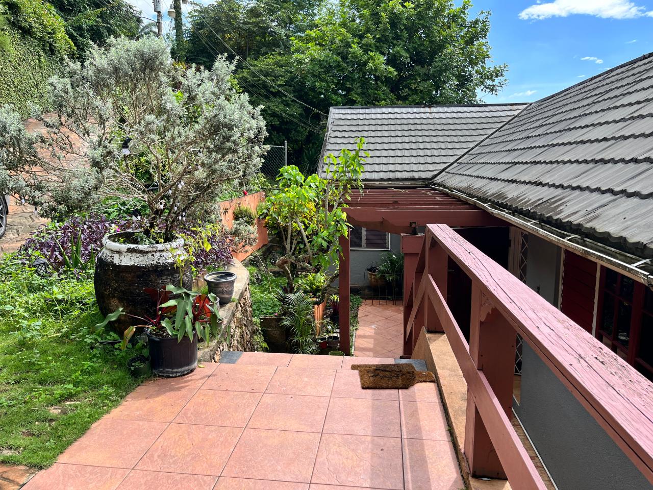 House for Sale   Kingston 9